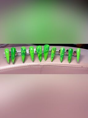 SsSlime Glow in Dark 3Dsnake art, Press on nails set